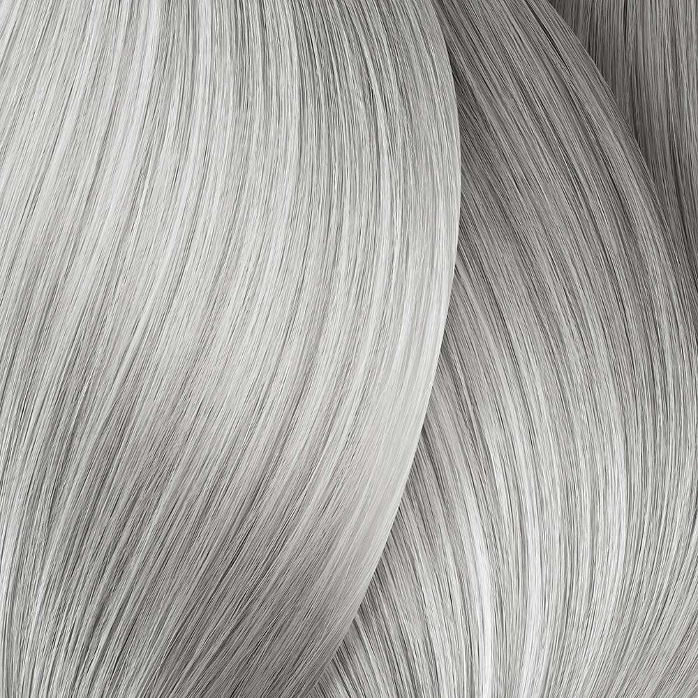 Close-up of gray hair strands